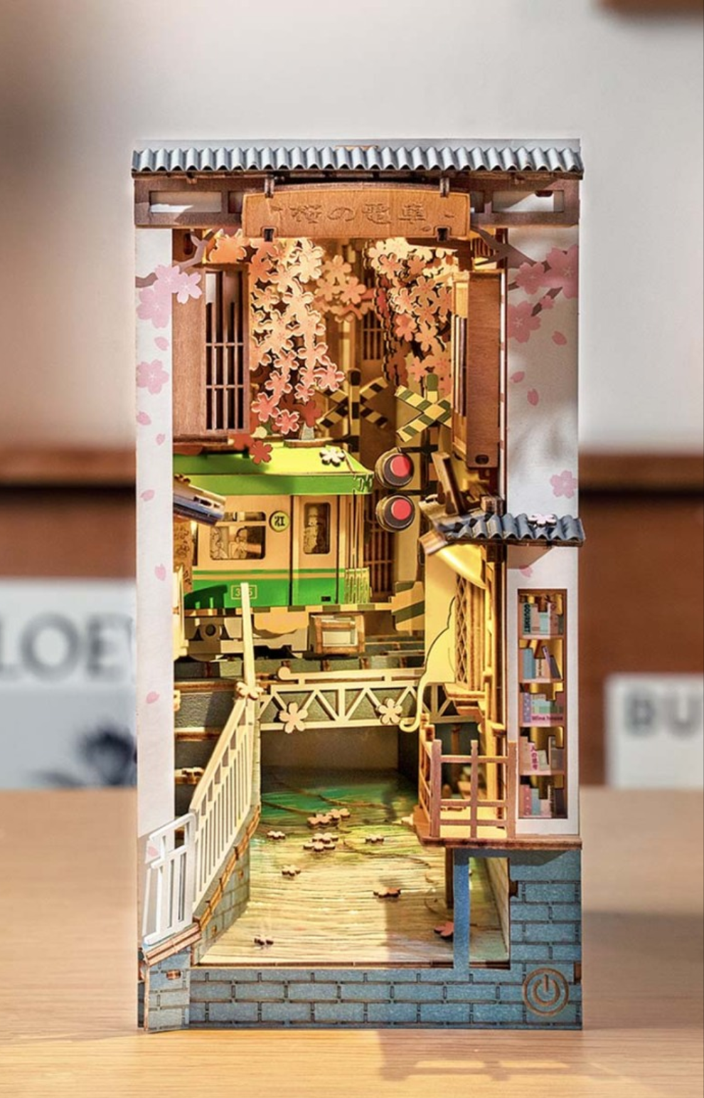 Sakura Densya - Book Nook (Mini Paraíso para estantería)